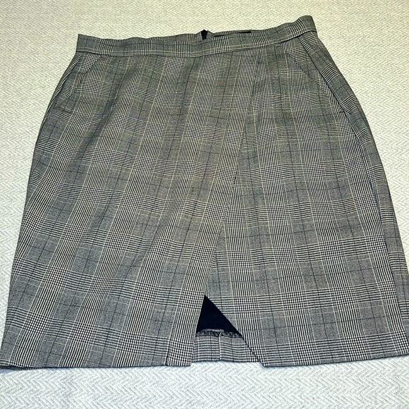 Banana Republic Mini Skirt, size 4 Petite. - Picture 1 of 10